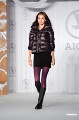 组图：周慧敏出道近25年 默认自传会写倪震偷食