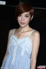 组图：陈珊妮露香肩成性感厨娘 闻婚变立马变脸