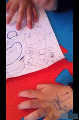 组图：张柏芝两子兄弟友爱 Qunitus陪Lucas打保龄球