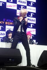 高清图：韩团MBLAQ新辑发布 透视装变性感妖男