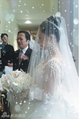 组图：李小璐贾乃亮婚礼甜蜜亲吻 新人宣誓