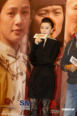 幻灯：《十月围城》上海亮相 李宇春称不介意吻戏 