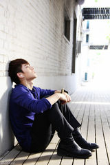 组图：陈翔曝MV花絮照 数小时连拍大呼得罪导演