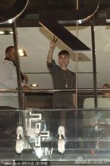 组图：贾斯汀比伯会面穆里尼奥 兴奋获赠皇马球衣