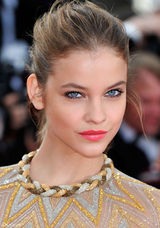 高清组图：超模芭芭拉-帕尔文露背礼服亮相戛纳