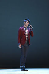 独家：JYJ金俊秀帅气宣传音乐剧《December》