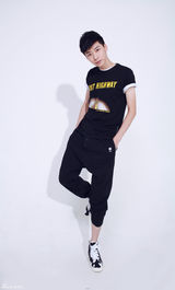 组图：王博文最新写真曝光 大展运动范儿