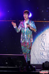 组图：SHINee台北热力开唱 劲歌热舞high不停