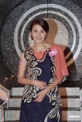 组图：蒙嘉慧为节目录影 与郑伊健共识不生小孩