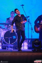 组图：美翻唱达人Sam Tsui&Kurt演唱会落幕
