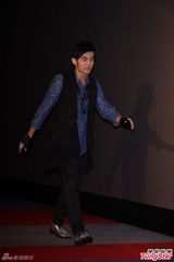 组图：周杰伦《天台》邀曾志伟纳豆柯有伦宣传