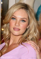 幻灯图集：四大超模靓丽养眼 米兰达-可儿清纯