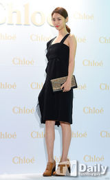 组图：李妍熙等靓装拼性感 韩彩英恢复曼妙身材