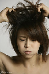 幻灯图：贾青转战影视圈受认可 诠释温柔灵动小女人