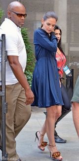 组图：凯蒂-霍尔姆斯提离婚后首次亮相