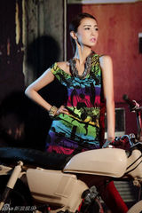 组图：韩晓迷幻炫彩大片 展现力与美的碰撞