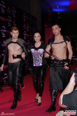 组图：熊黛林钟丽缇携手猛男 旧爱同场不尴尬