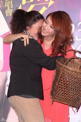 高清图：A-Lin7月唱响“仲夏梦” 父母惊喜现身打气