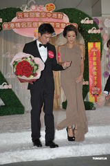 组图：谢婷婷安志杰甜蜜秀 对霆锋柏芝复合不表态