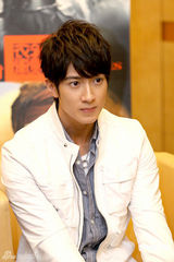 幻灯图：甄子丹捧场《锦衣卫》首映 吴尊徐子珊出席