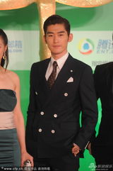 组图：上视节赵寅成钟汉良红毯惹粉丝尖叫