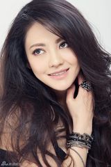 组图：樊蕊风情万种 凌乱秀发彰显野性美