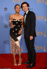 组图：颁奖嘉宾索尔达娜&布鲁姆合影翩翩起舞