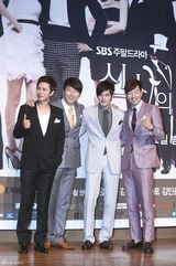 高清组图：张东健金荷娜亮相《绅士的品格》发布会