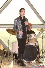 组图：萧敬腾跨刀拍偶像剧MV 豆花妹送秋波