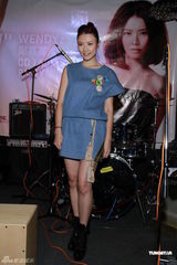 组图：谭咏麟助阵新人陈嘉嘉新专辑迷你音乐会