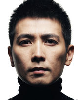 组图：保剑锋酷雅硬朗上阵演绎神秘性感男人