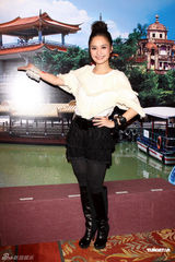 组图：阿娇回忆儿时温情往事 欲趁楼市高峰卖房