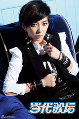 组图：刘忻拍摄杂志写真 演绎俏皮冷傲双面人