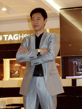 高清图：张丰毅现身名品派对 时光历练展深沉内敛