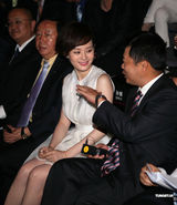 组图：孙俪着白色小洋裙 享受婚后生活暂不接戏