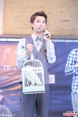 组图：炎亚纶视周杰伦为贵人 与初恋女友话题多