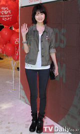 组图：韩星Secret黄静茵等亮相品牌开业典礼