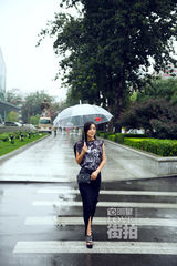 明星爱街拍7月合辑：分享仲夏浪漫色彩