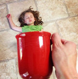 组图：杯子宝宝创意照走红 妈妈齐呼卡哇伊