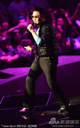 组图：鸟叔获最佳音乐录影带奖 风骚大跳骑马舞