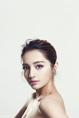 组图：麦迪娜最新时尚大片 雪莹肌肤完美呈现