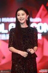 组图：范冰冰助阵COOLGUY 遇痴情粉丝胸前签名