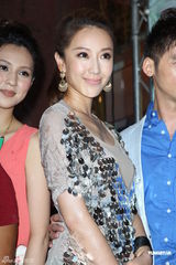 组图：隋棠出席影迷签书会 看淡感情不过情人节