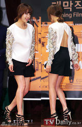 组图：金东旭姜艺媛出席堤川国际音乐电影节记者会