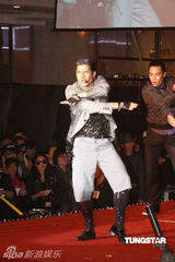 组图：郭富城玩转广东道 自称高空唱歌很浪漫 