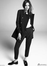 组图：米兰达最新时装大片曝光 碎花裙美腿诱人