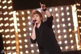 高清图：群星闪耀东方卫视跨年 五月天摇滚全场