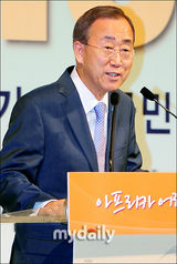 组图：非洲儿童募捐计划启动 少女时代等出席