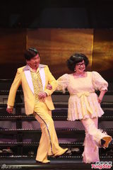 组图：曾志伟薛家燕扮肥姐 郑欣宜隔空寄思念