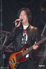 组图：品冠五月天携手丁当 开唱摇滚周末夜 